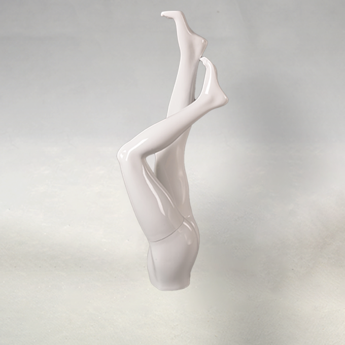 ESSENTIALS Mannequins