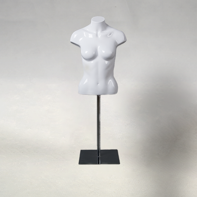 ESSENTIALS Mannequins