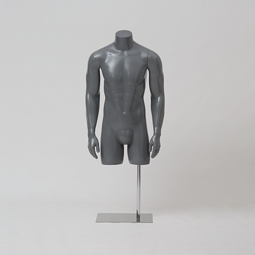 ESSENTIALS Mannequins