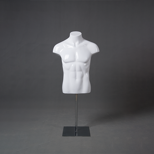 ESSENTIALS Mannequins