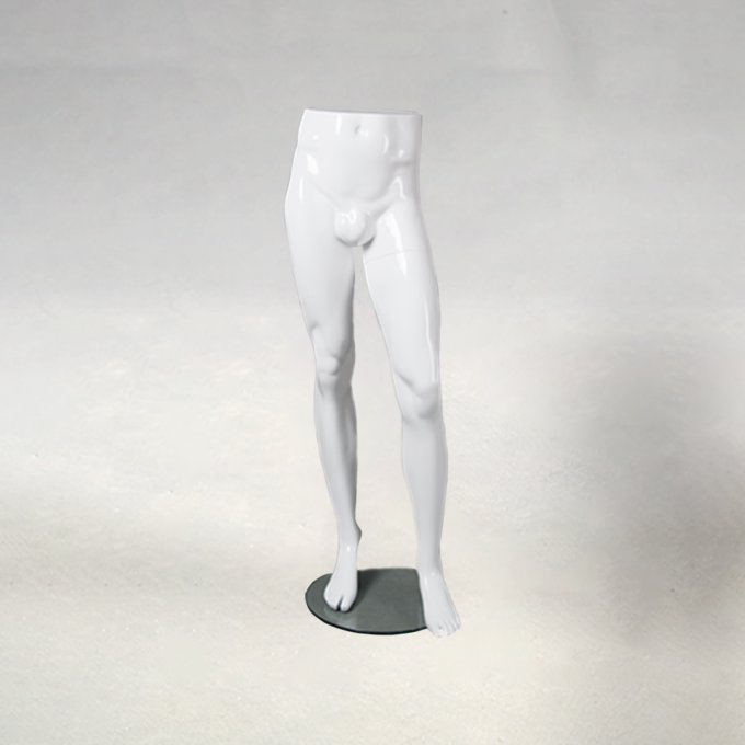 ESSENTIALS Mannequins