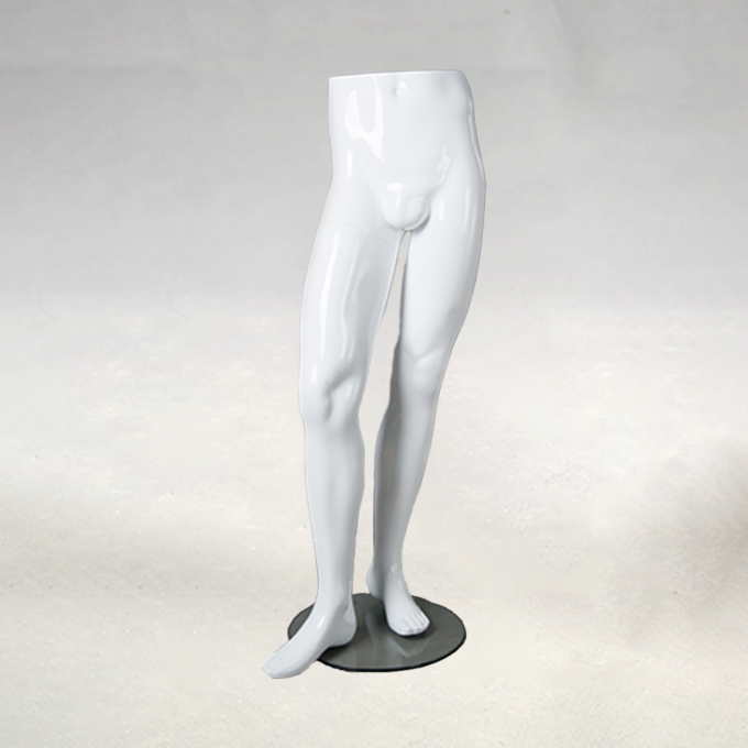 ESSENTIALS Mannequins