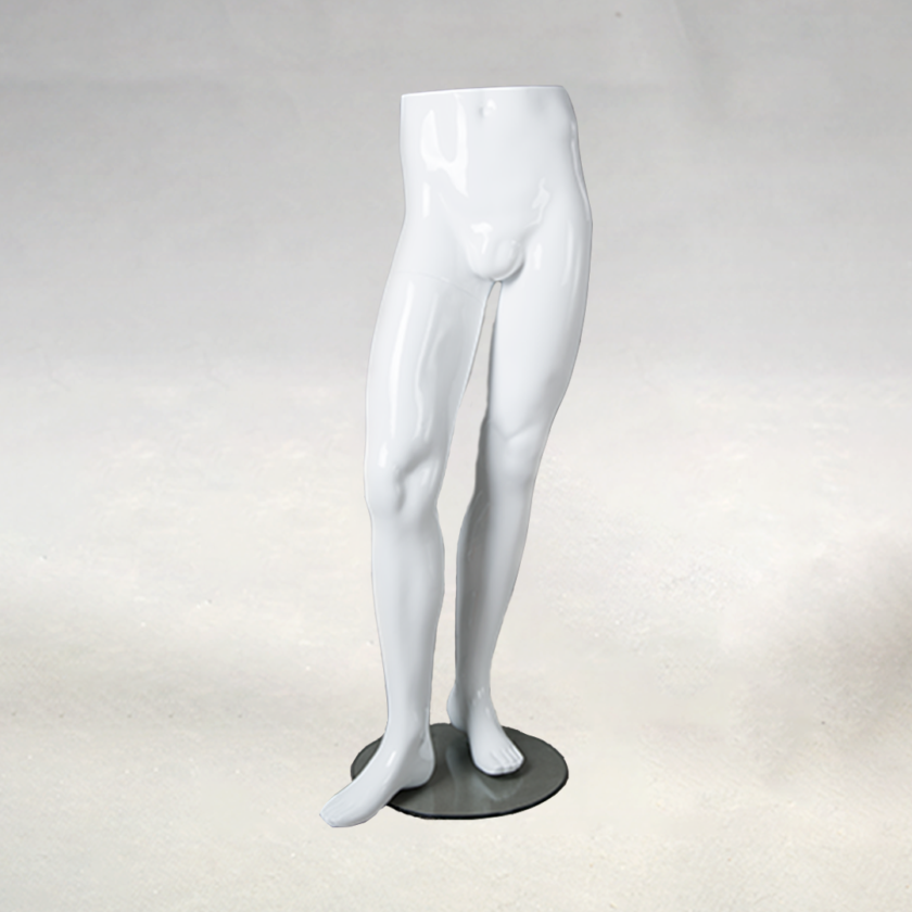 ESSENTIALS Mannequins