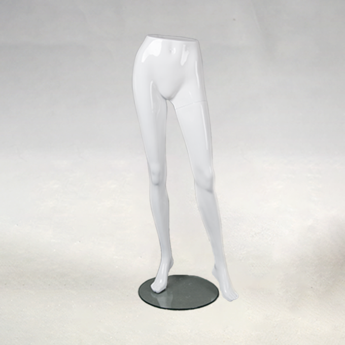 ESSENTIALS Mannequins