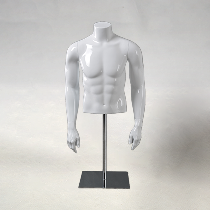 ESSENTIALS Mannequins