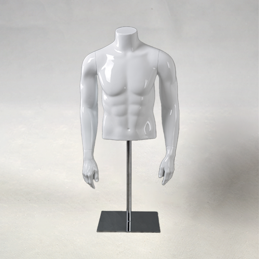 ESSENTIALS Mannequins