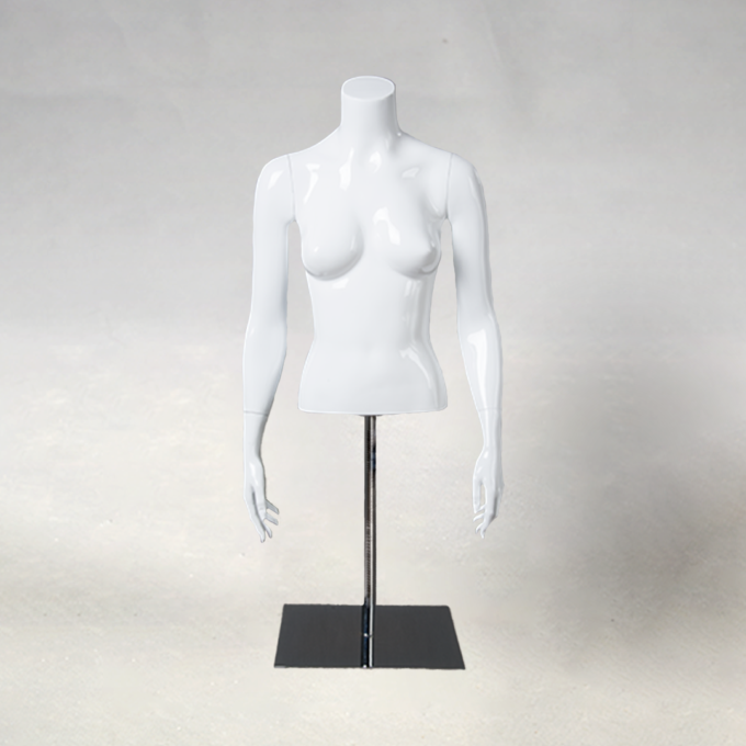ESSENTIALS Mannequins