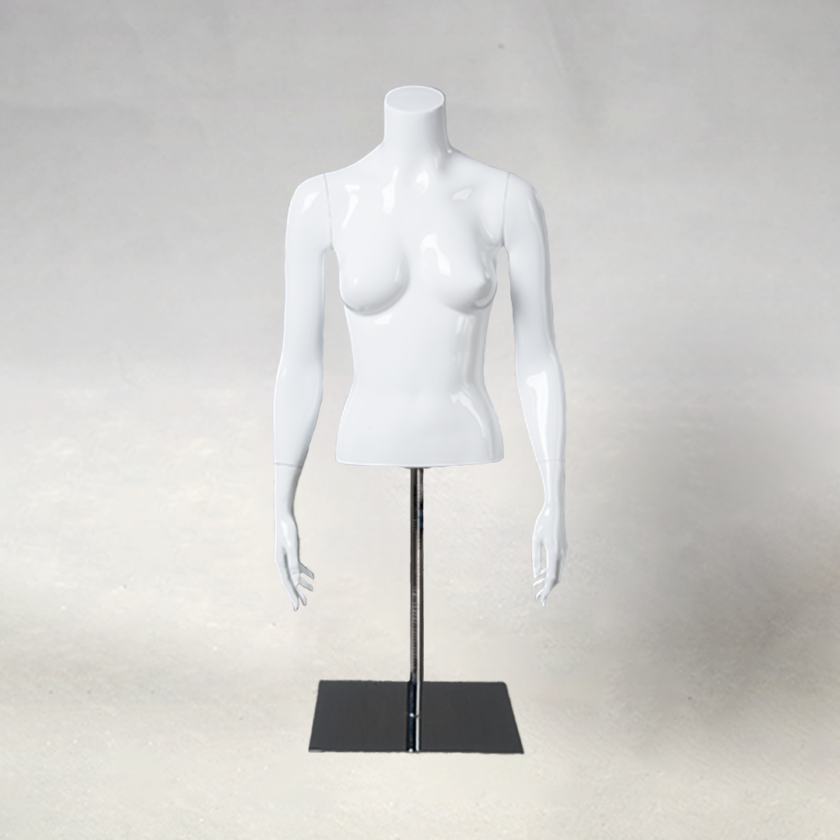 ESSENTIALS Mannequins