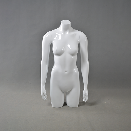 ESSENTIALS Mannequins