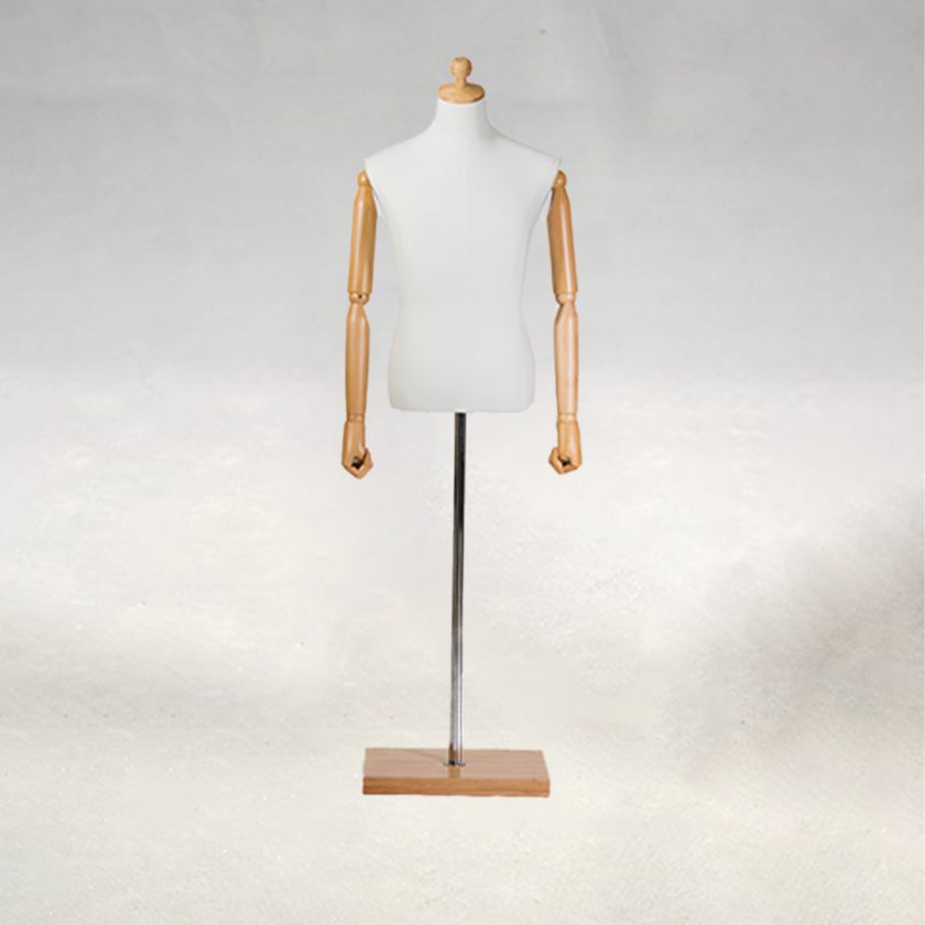 ESSENTIALS Mannequins